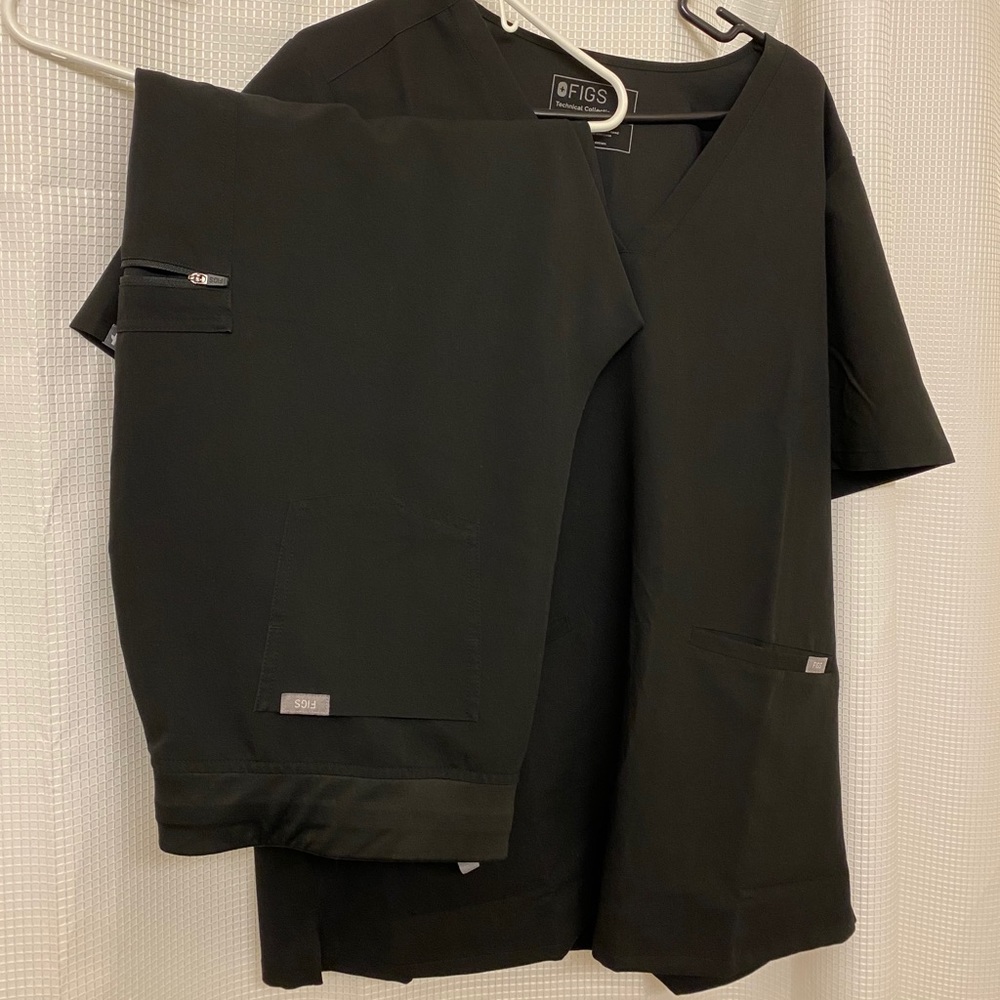 BLACK FIGS SCRUBS